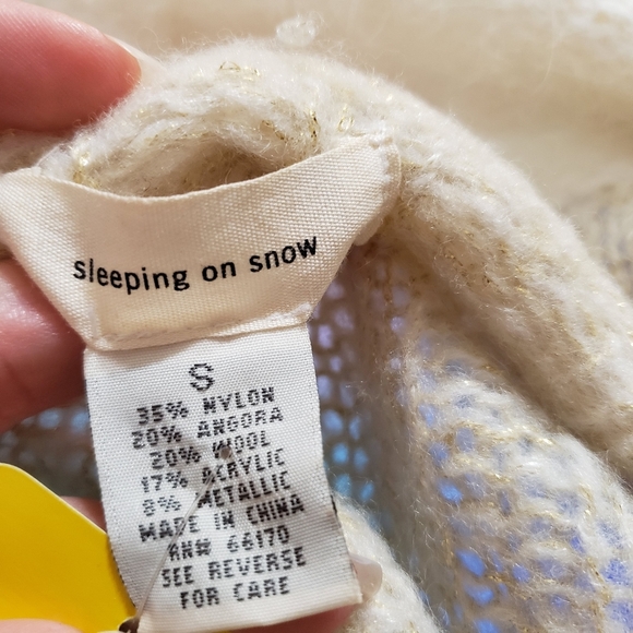 Anthropology Sleeping On Snow - Picture 5 of 6